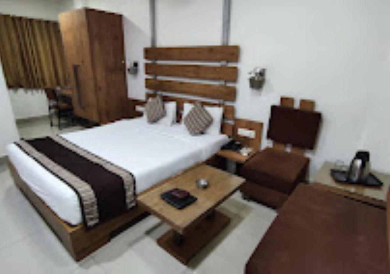 Hotel Siddharth Premiere Chandrapur Buitenkant foto