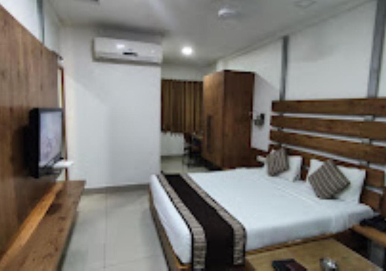 Hotel Siddharth Premiere Chandrapur Buitenkant foto